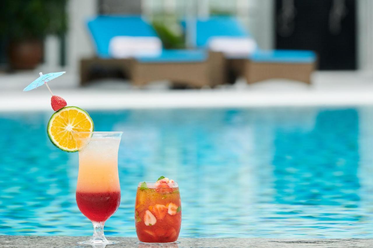 Eastin Grand Hotel Saigon Ho Chi Minh City Bagian luar foto Poolside drinks