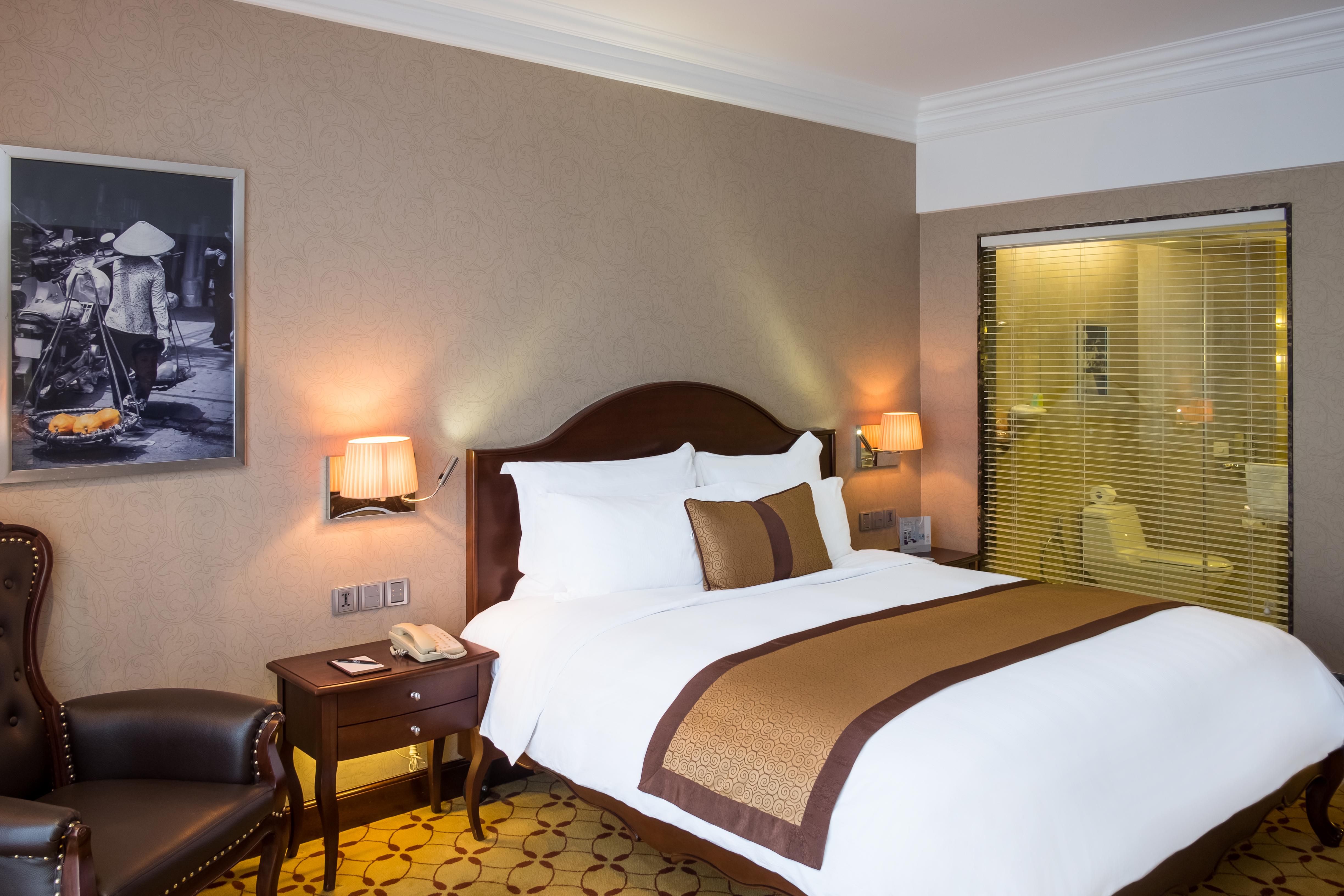 Eastin Grand Hotel Saigon Ho Chi Minh City Bagian luar foto A room at the hotel