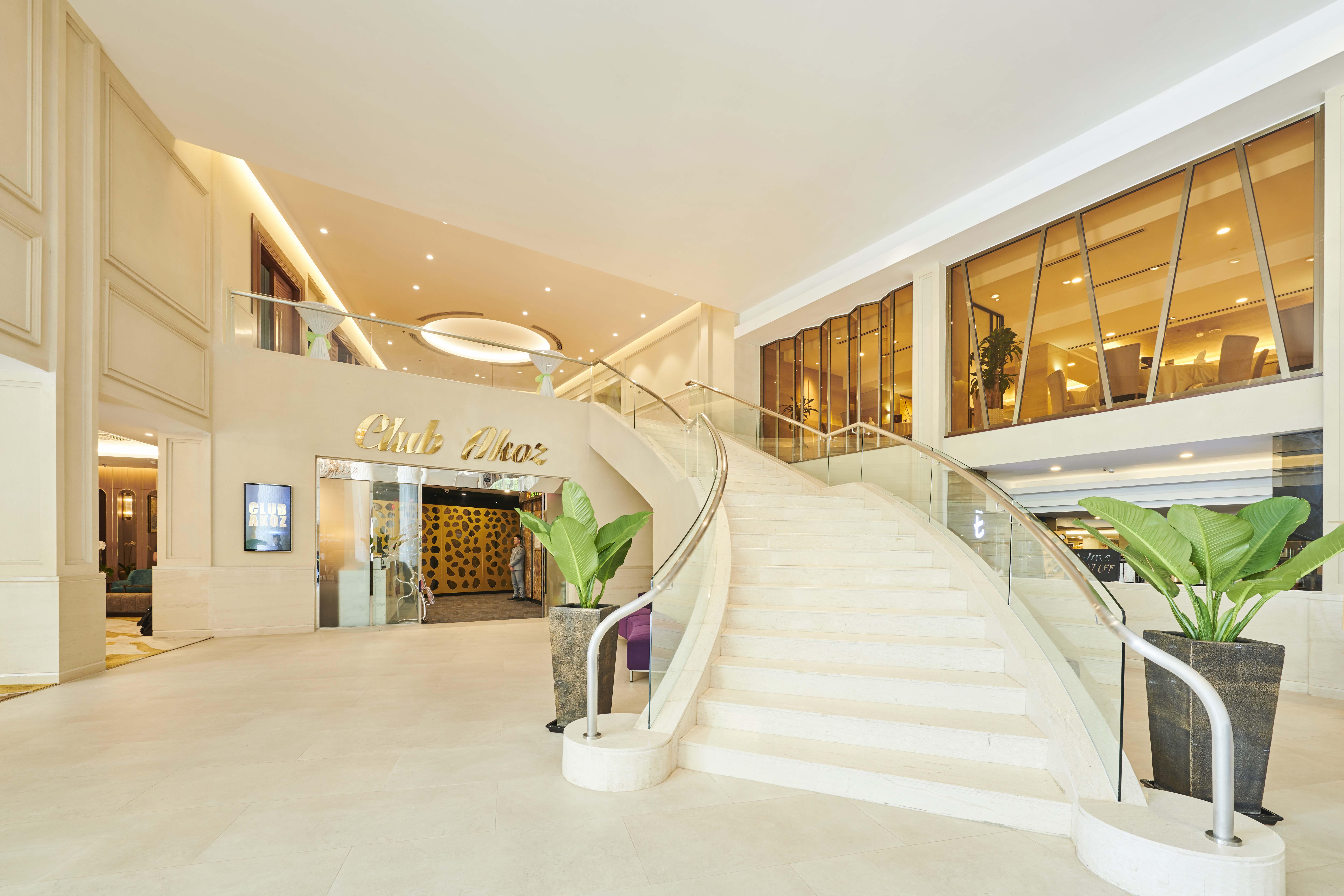 Eastin Grand Hotel Saigon Ho Chi Minh City Bagian luar foto The lobby of the hotel