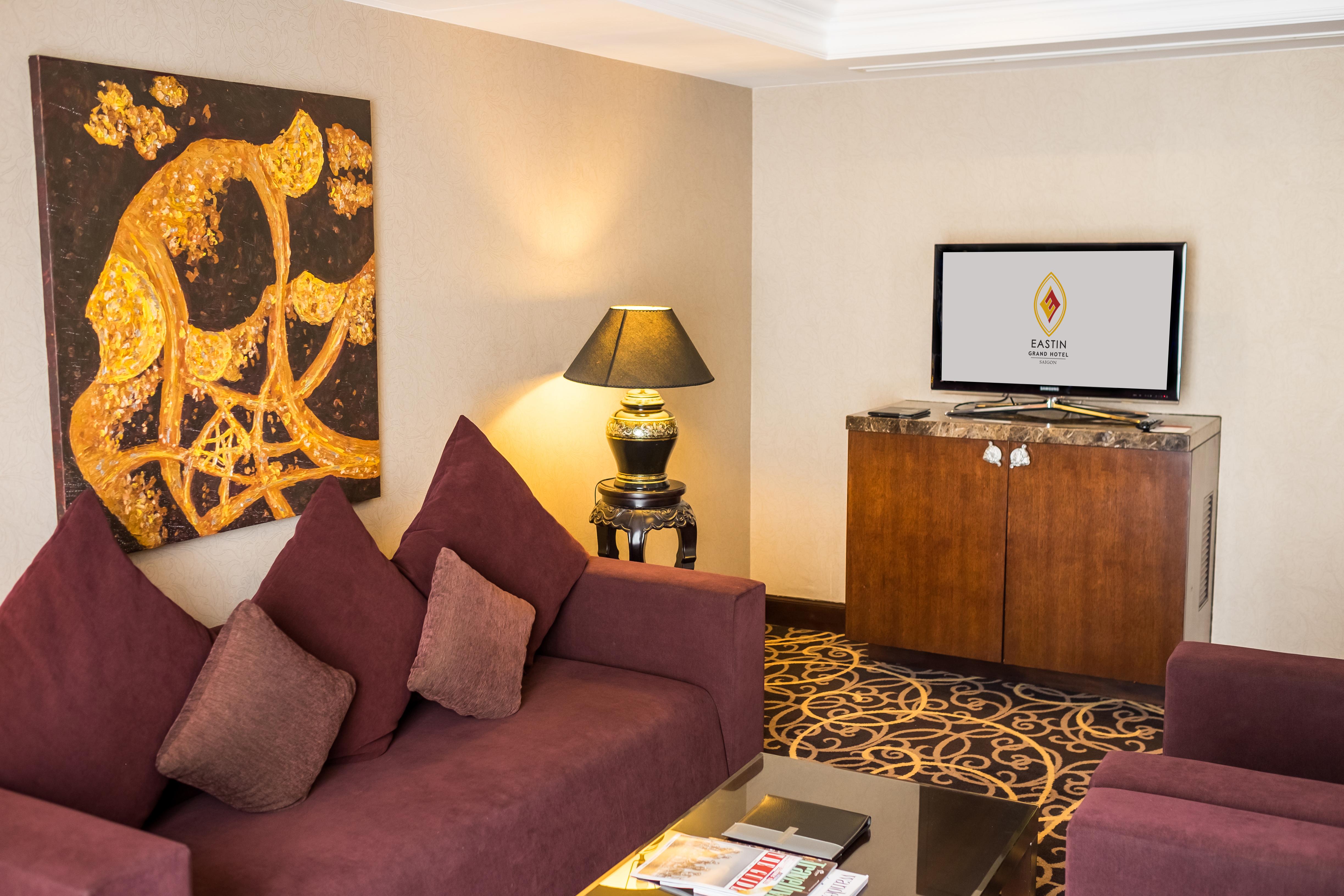 Eastin Grand Hotel Saigon Ho Chi Minh City Bagian luar foto A living room at the hotel