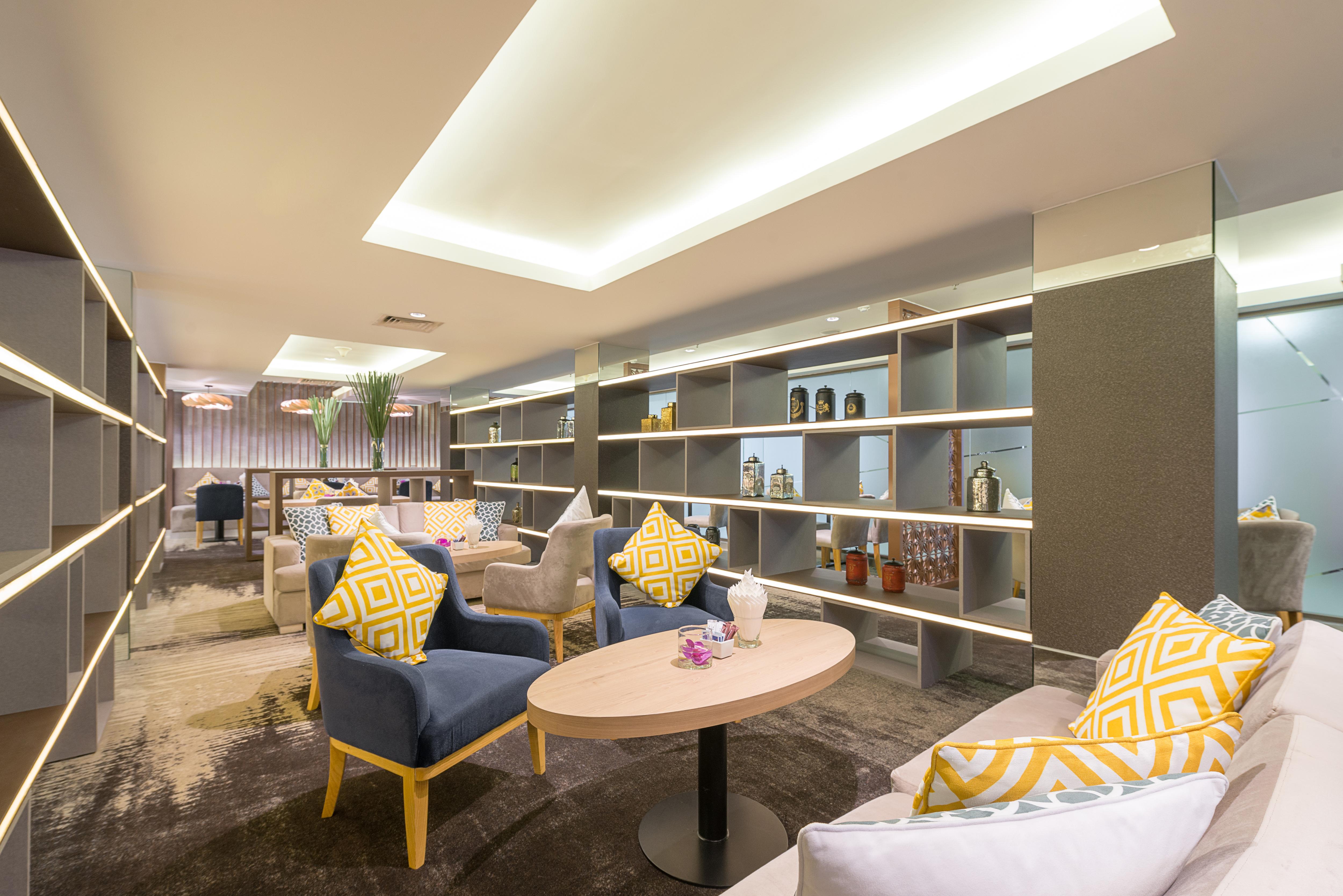 Eastin Grand Hotel Saigon Ho Chi Minh City Bagian luar foto The Royal Orchid Lounge at Suvarnabhumi Airport