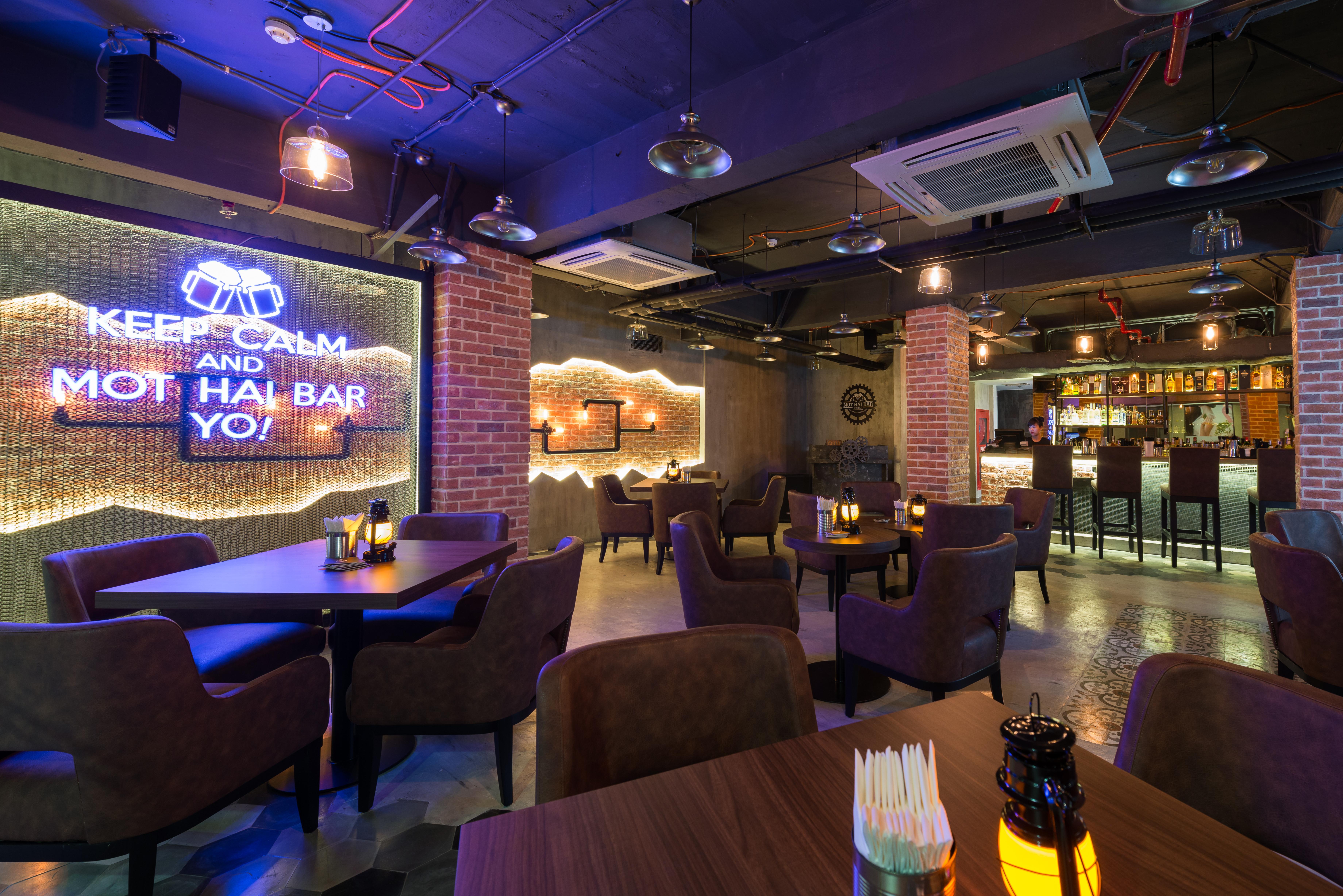 Eastin Grand Hotel Saigon Ho Chi Minh City Bagian luar foto Interior of Hab Bar