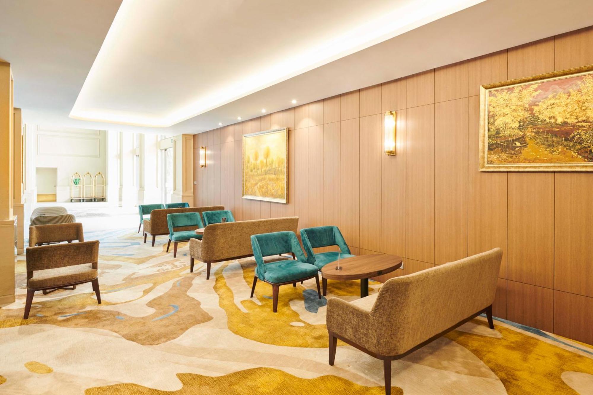 Eastin Grand Hotel Saigon Ho Chi Minh City Bagian luar foto The interior of the hotel