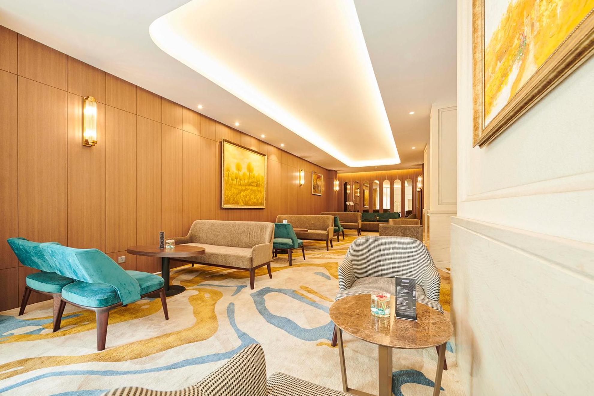 Eastin Grand Hotel Saigon Ho Chi Minh City Bagian luar foto The interior of the lounge